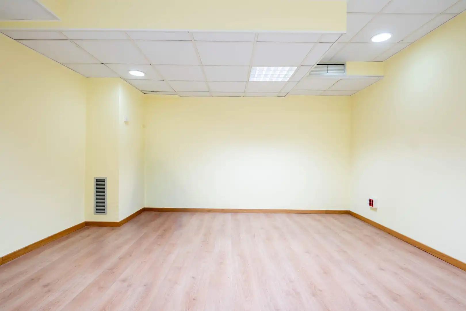 Büro zur Miete in Zaragoza mit Klimaanlage und Heizung