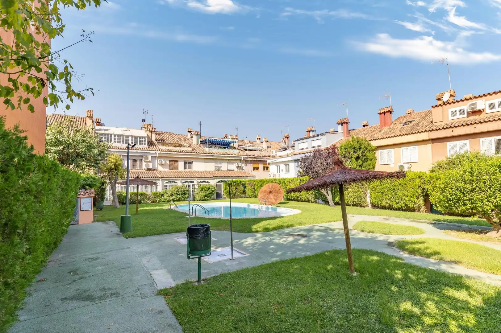 Jardín de Casa adosada en venta en Paterna con Calefacción, Jardín privado y Terraza