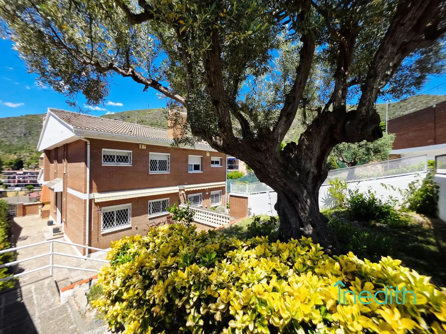 Casa adosada en venda a JOAN MARAGALL, El Poal