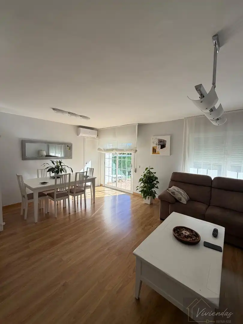 Sala de estar de Casa o chalet en venta en Boadilla del Monte con Aire acondicionado, Calefacción y Terraza