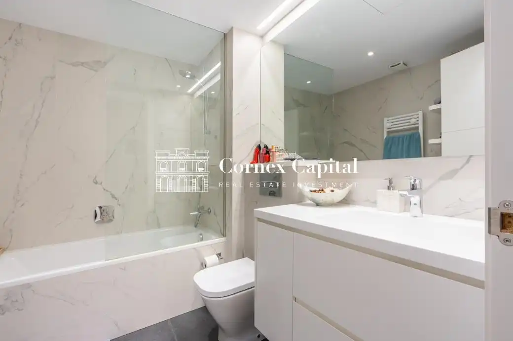 Baño de Piso en venta en Barcelona con Aire acondicionado, Calefacción y Terraza