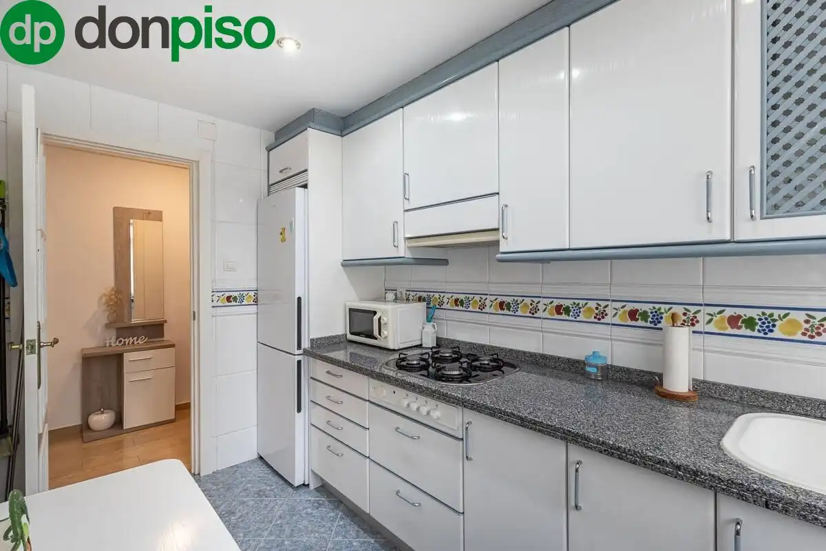Kitchen of Flat for sale in Granada  with Air Conditioner and Parquet flooring