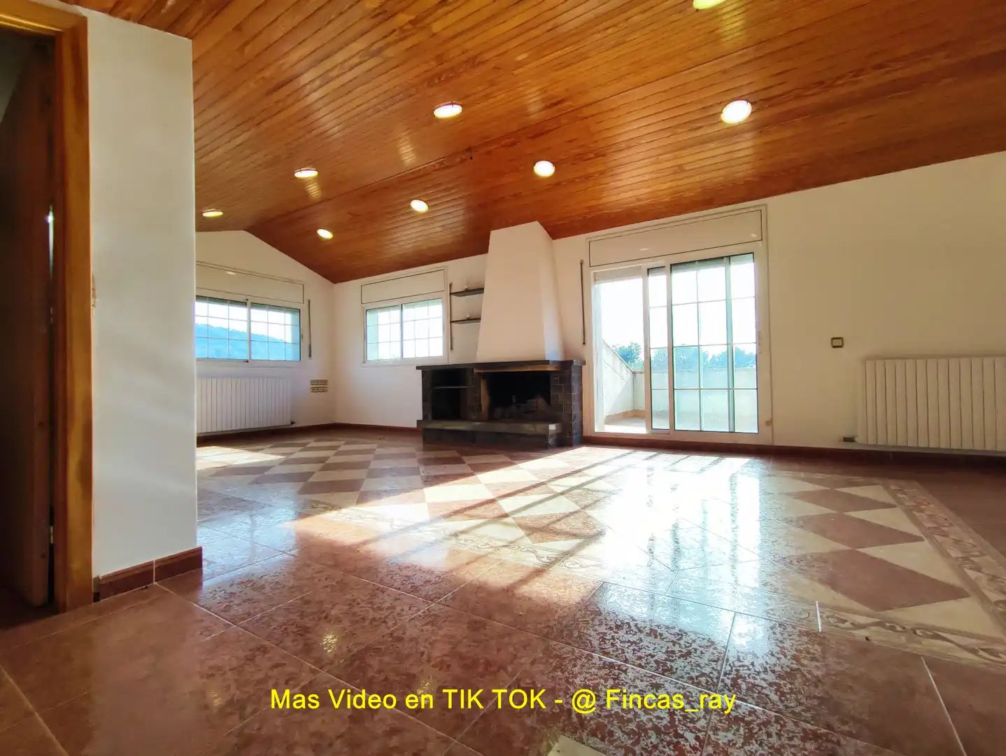 Sala de estar de Casa o chalet en venta en Bigues i Riells del Fai con Calefacción, Jardín privado y Terraza