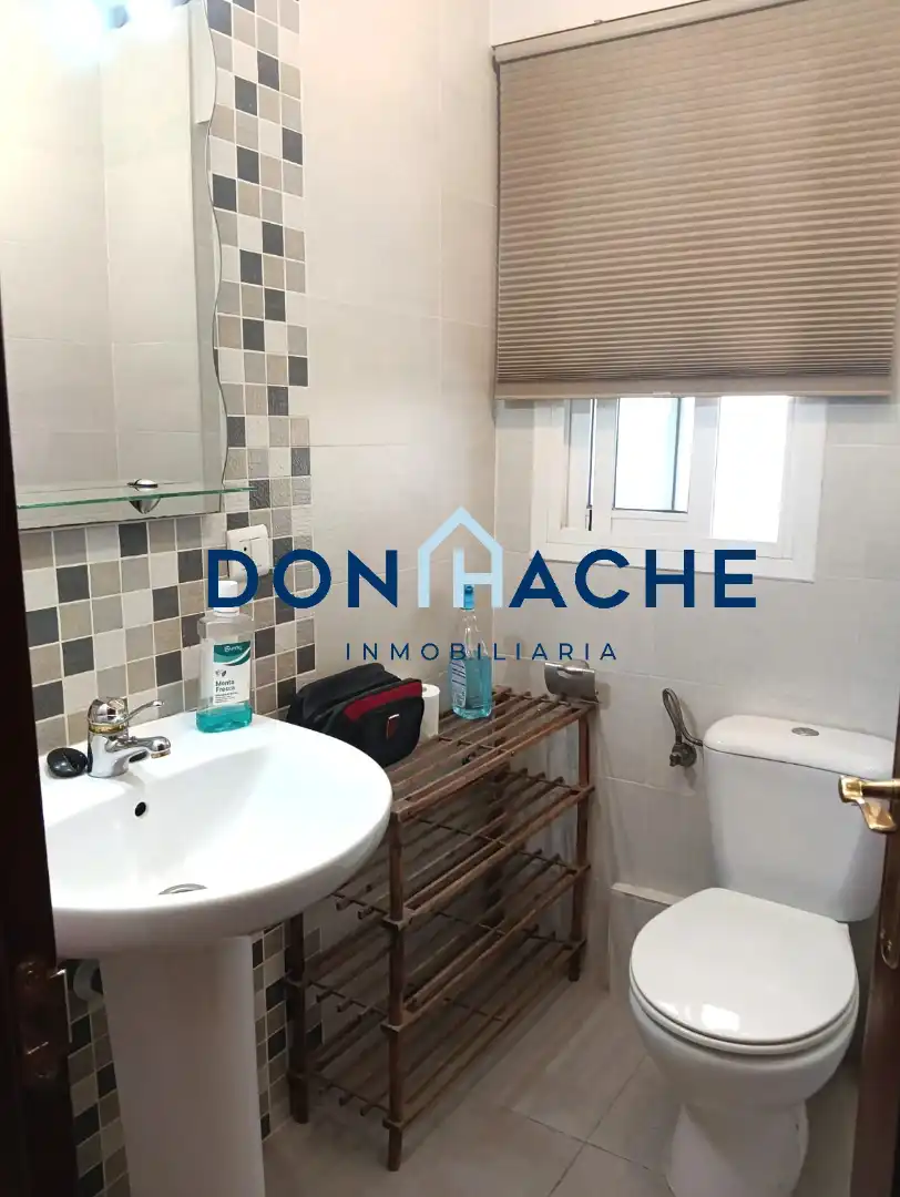 Bathroom of Flat for sale in Mérida  with Parquet flooring, Terrace and Storage room