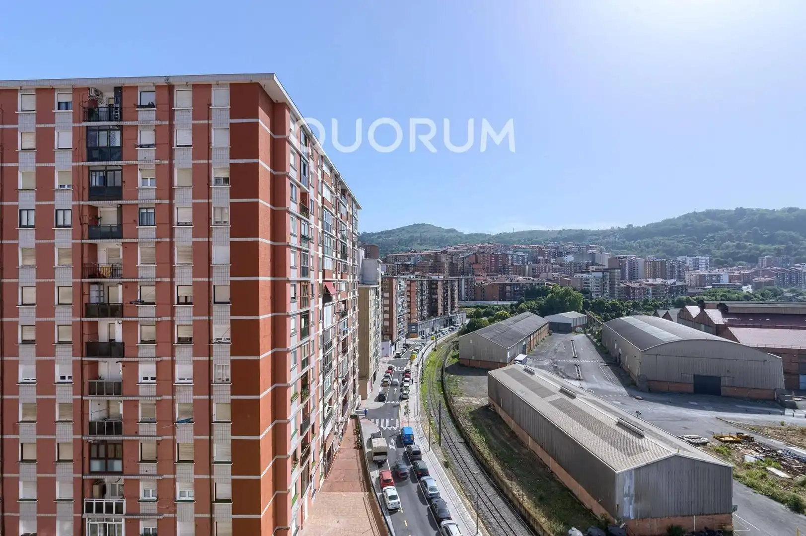 Vista exterior de Pis en venda en Basauri  amb Balcó