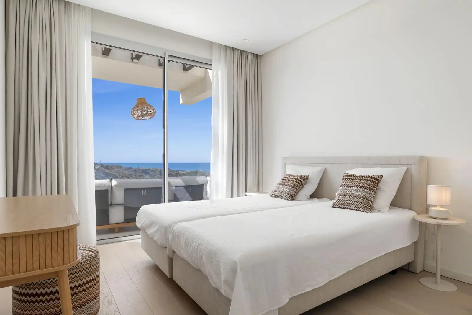 Schlafzimmer von Dachboden zum Verkauf in Benahavís mit Klimaanlage, Terrasse und Möbliert