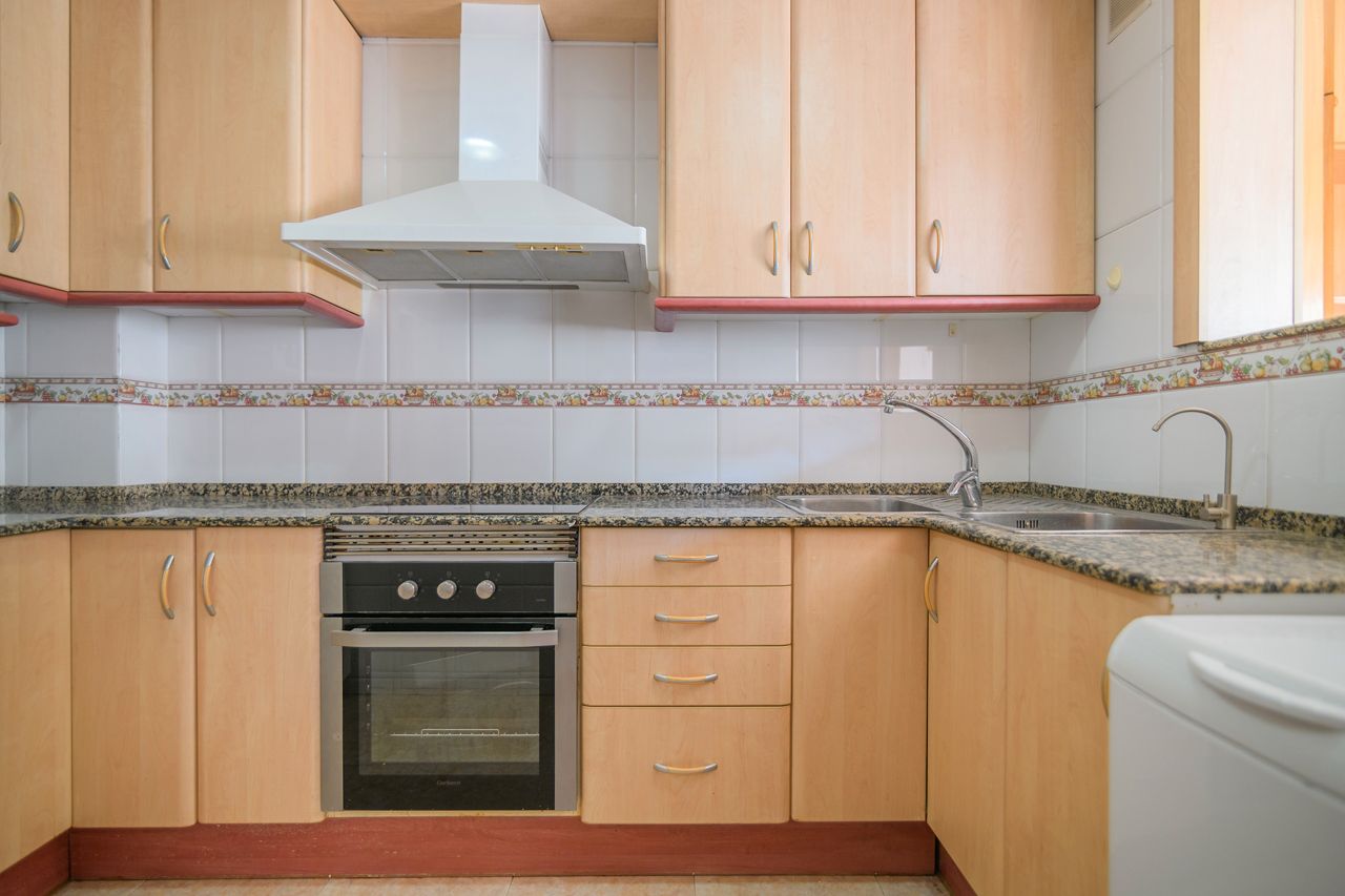 Cocina de Piso en venta en Cornellà de Llobregat con Aire acondicionado, Calefacción y Horno