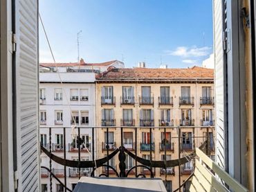 Piso con balcón en venta en Calle PONZANO