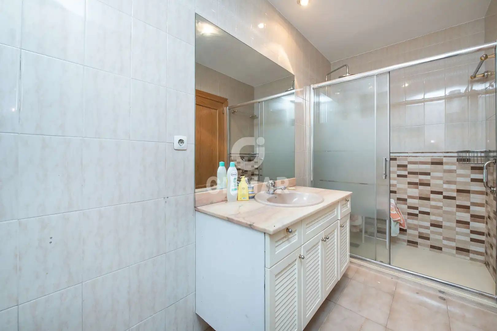 Badezimmer von Wohnung zum Verkauf in Madrid mit Heizung, Privatgarten und Abstellraum