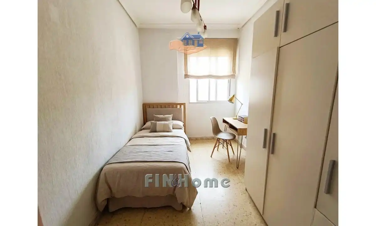 Bedroom of Flat for sale in Sevilla  with Air Conditioner, Heating and Terrace