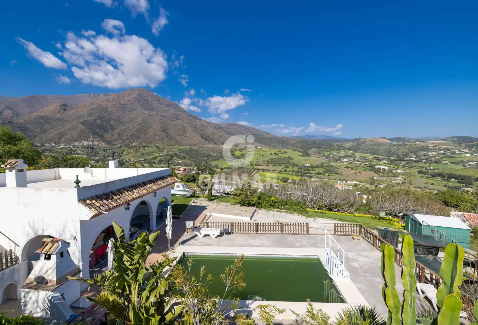 Vista exterior de Casa o chalet en venta en Estepona con Jardín privado y Piscina