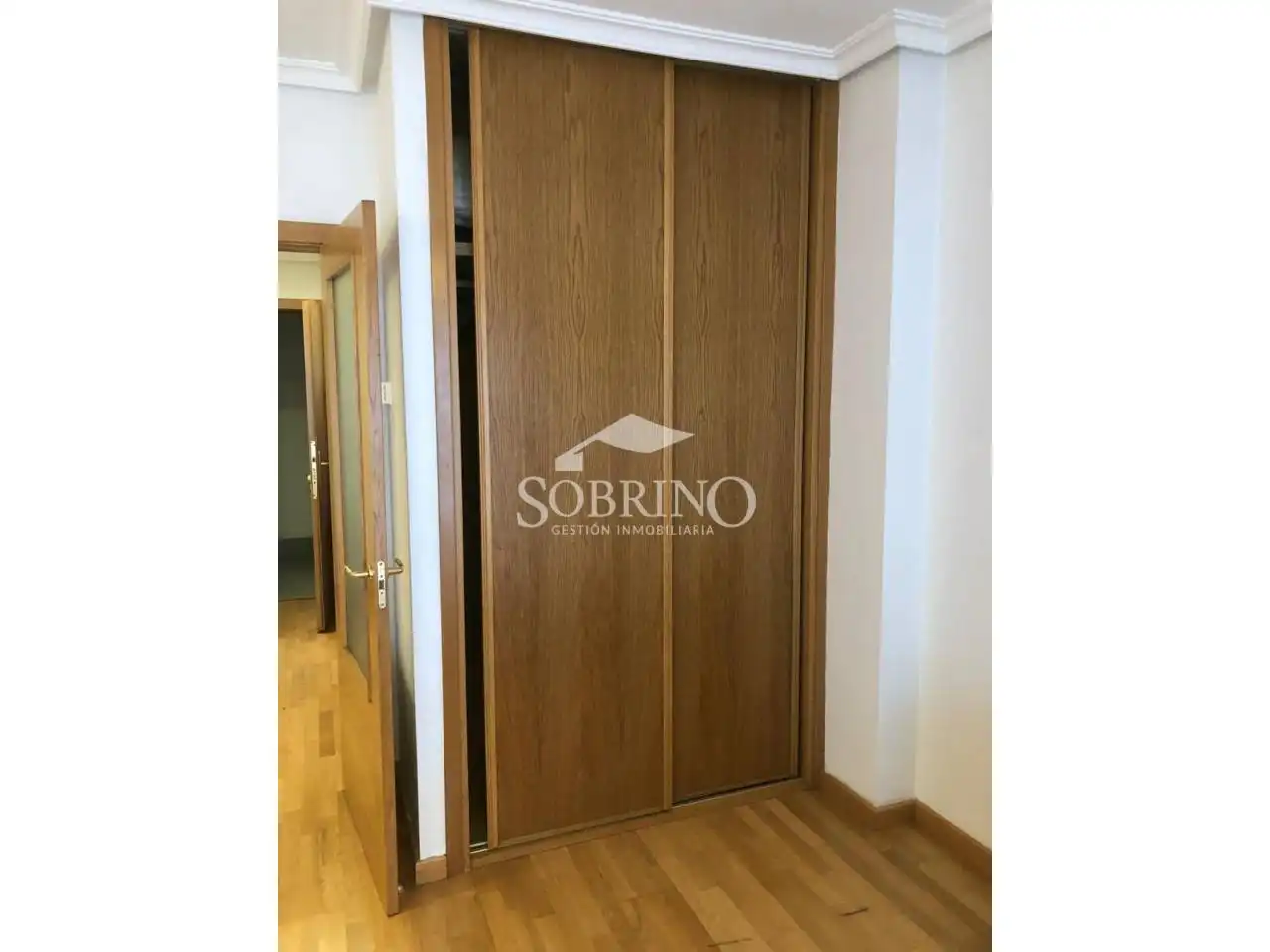 Dormitori de Apartament en venda en Llanes amb Parquet, Traster i Piscina comunitària
