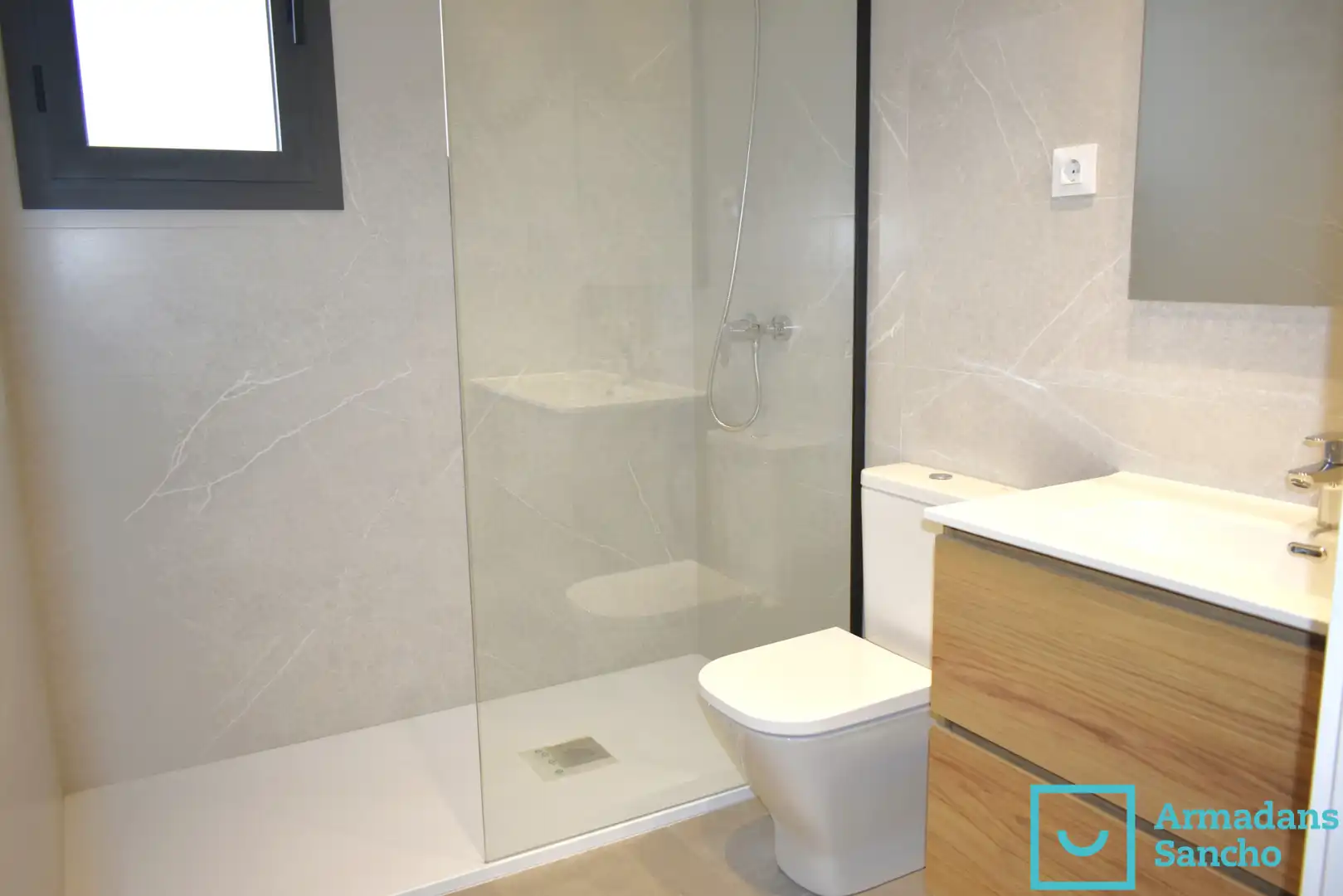 Baño de Piso de alquiler en Tiana con Aire acondicionado, Calefacción y Parquet