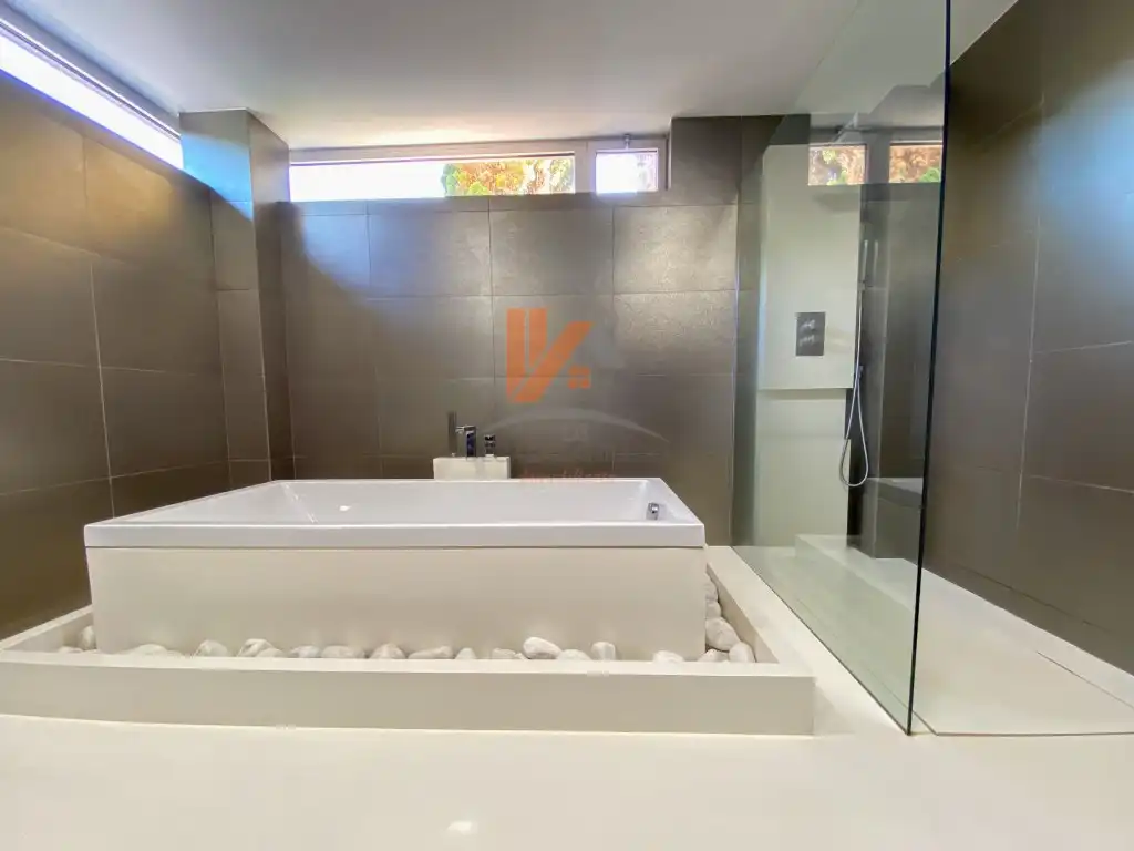 Baño de Casa o chalet en venta en Ames con Jardín privado, Terraza y Piscina