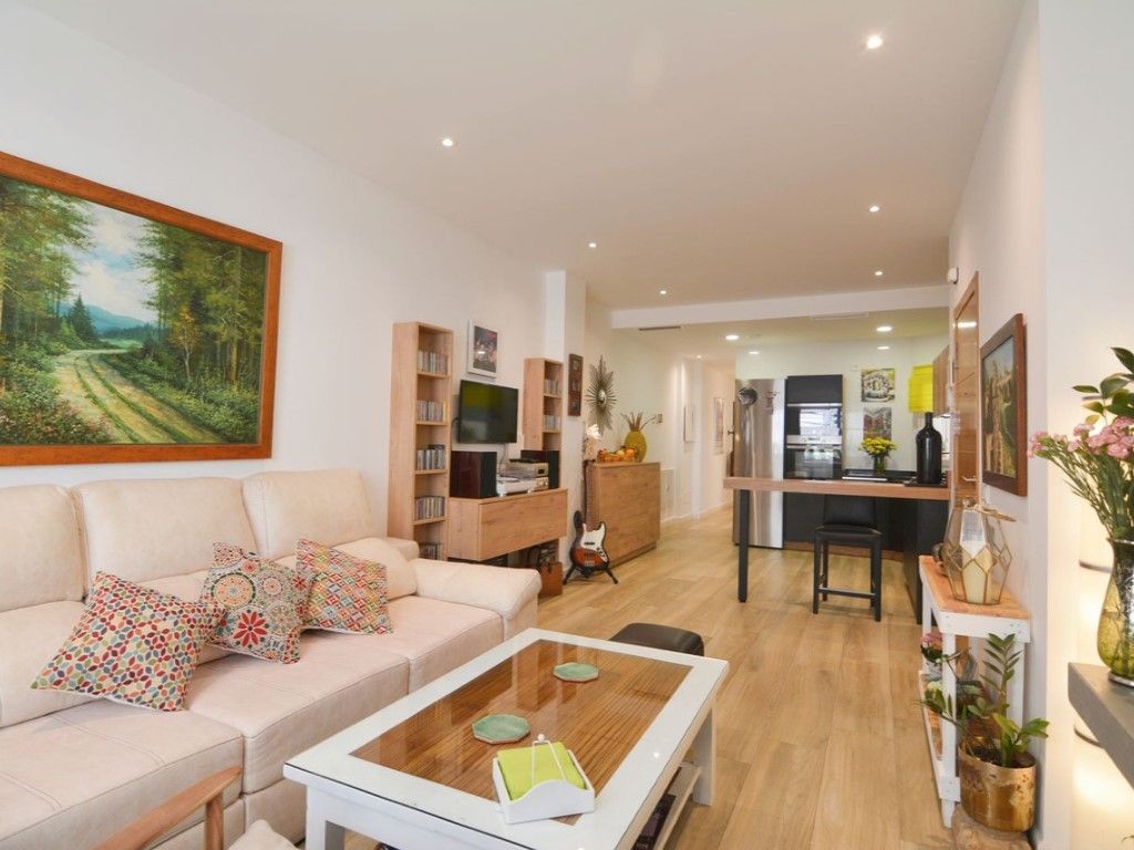 Living room of Flat for sale in Fuengirola  with Air Conditioner, Terrace and Furnished