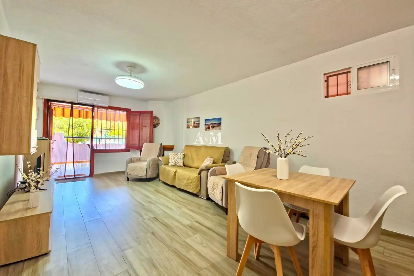 Living room of Flat for rent in Torrevieja  with Air Conditioner, Heating and Terrace