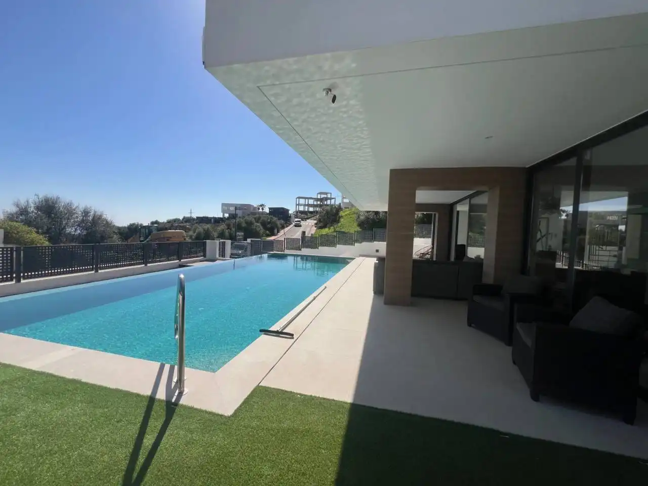 Piscina de Casa o chalet en venta en Estepona con Aire acondicionado, Calefacción y Jardín privado