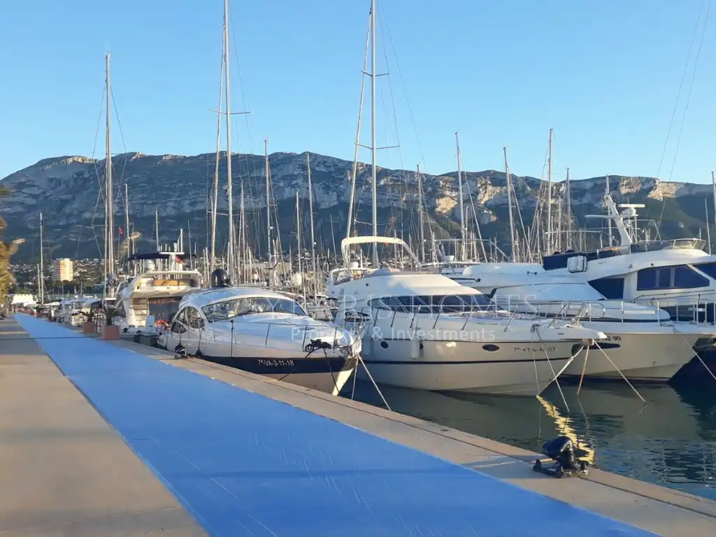 Parking of Houses for sale in Dénia