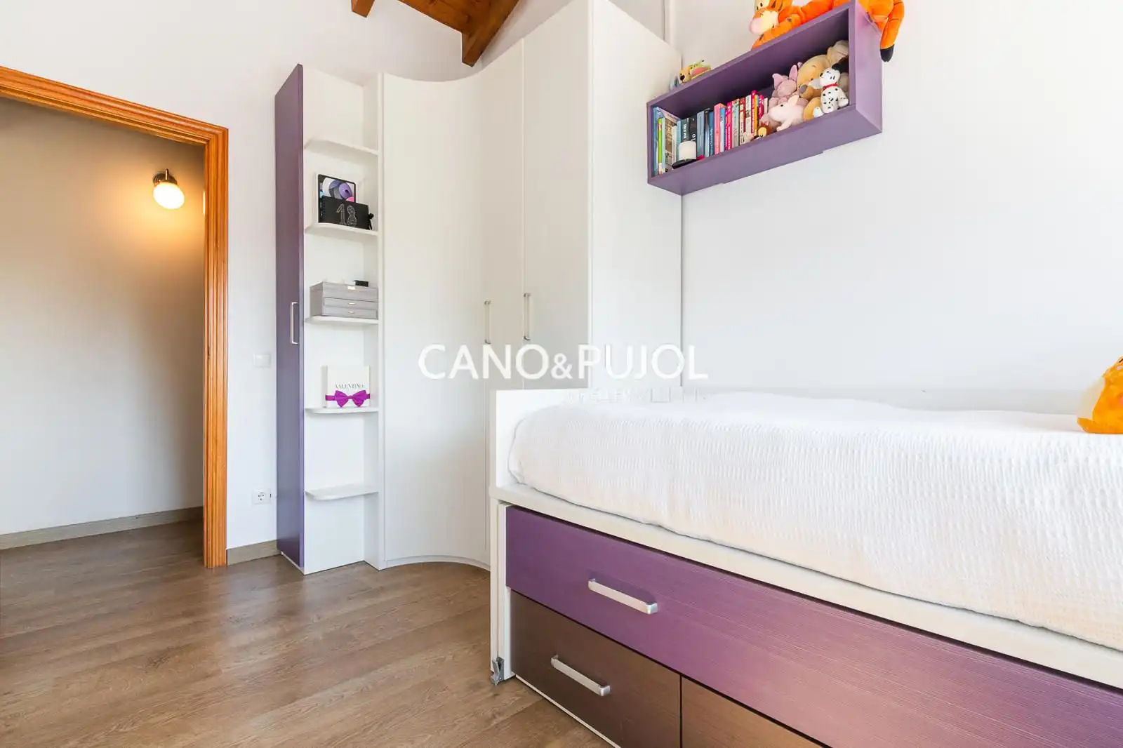 Habitación de Casa o chalet en venta en Corbera de Llobregat con Calefacción, Terraza y Trastero