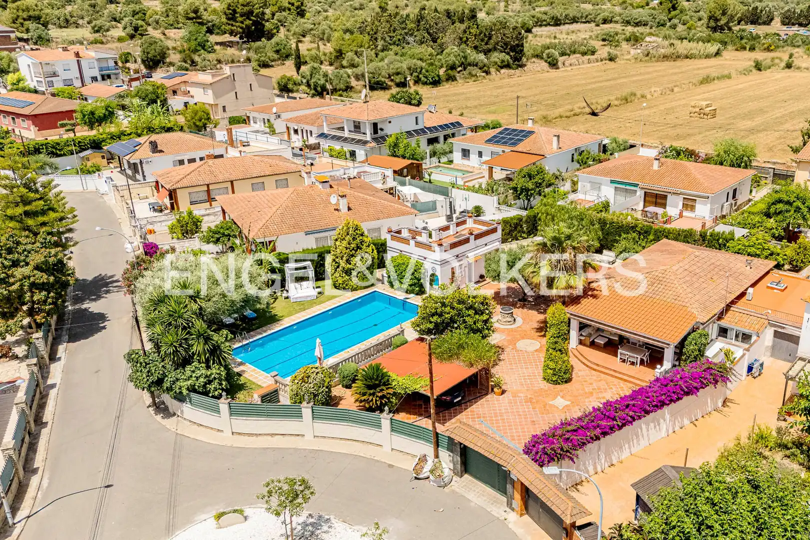 Vista exterior de Casa o xalet en venda en Torredembarra amb Aire condicionat, Calefacció i Jardí privat
