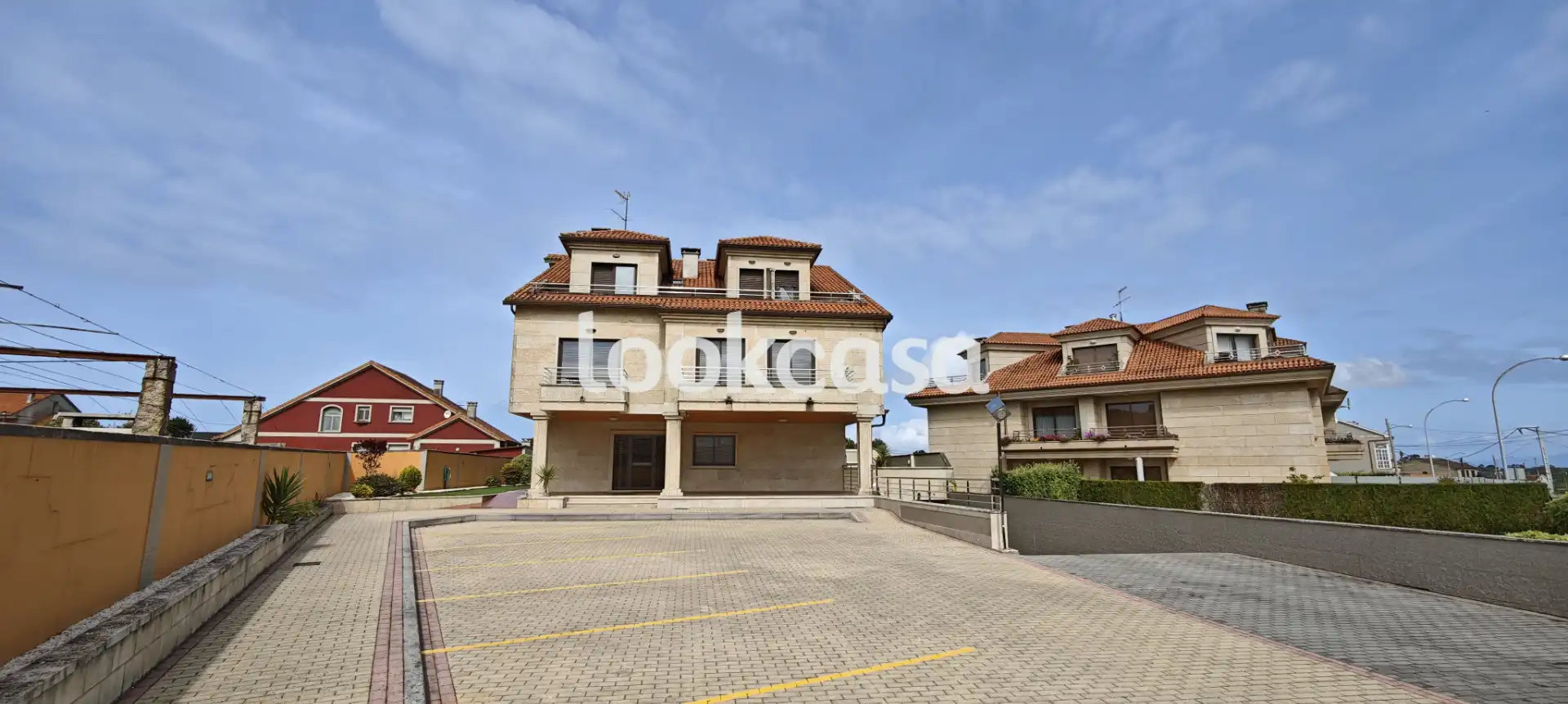 Vista exterior de Ático en venta en Sanxenxo con Calefacción, Jardín privado y Parquet