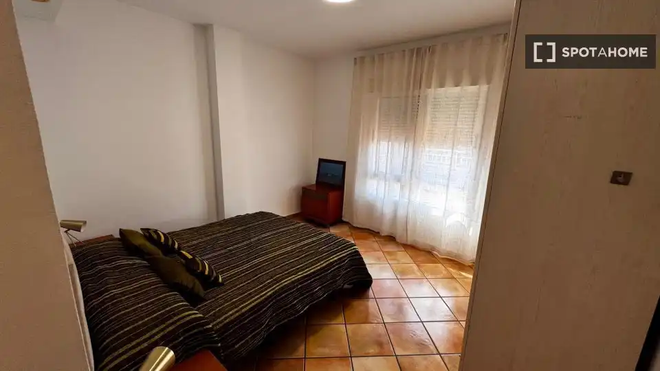 Habitación de Apartamento para compartir en Dénia con Aire acondicionado, Calefacción y Terraza