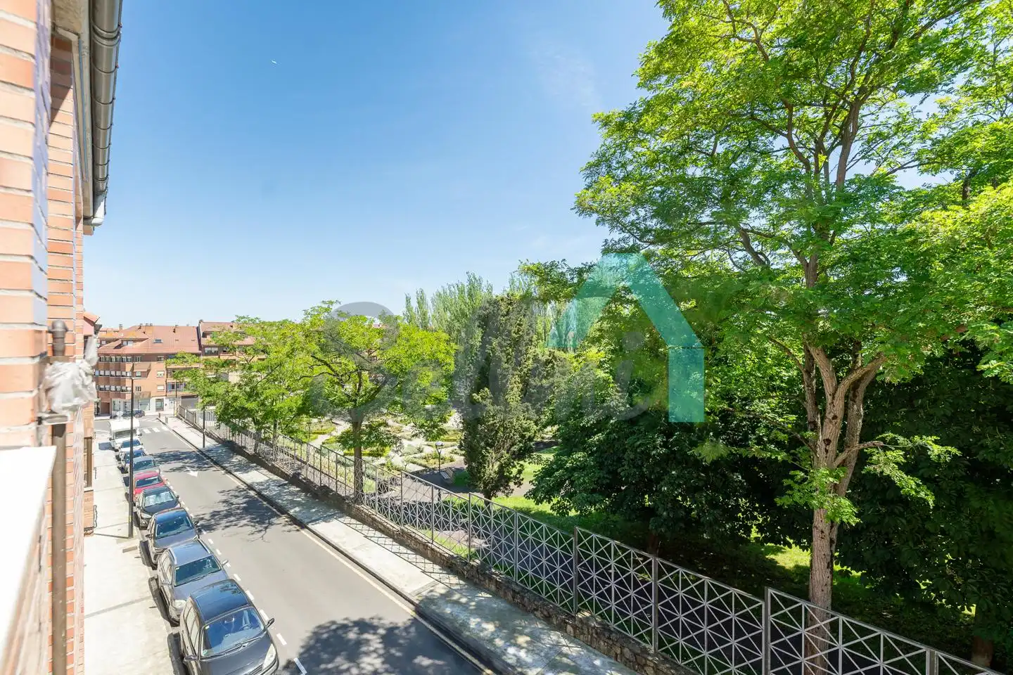Vista exterior de Piso en venta en Avilés con Calefacción, Parquet y Trastero