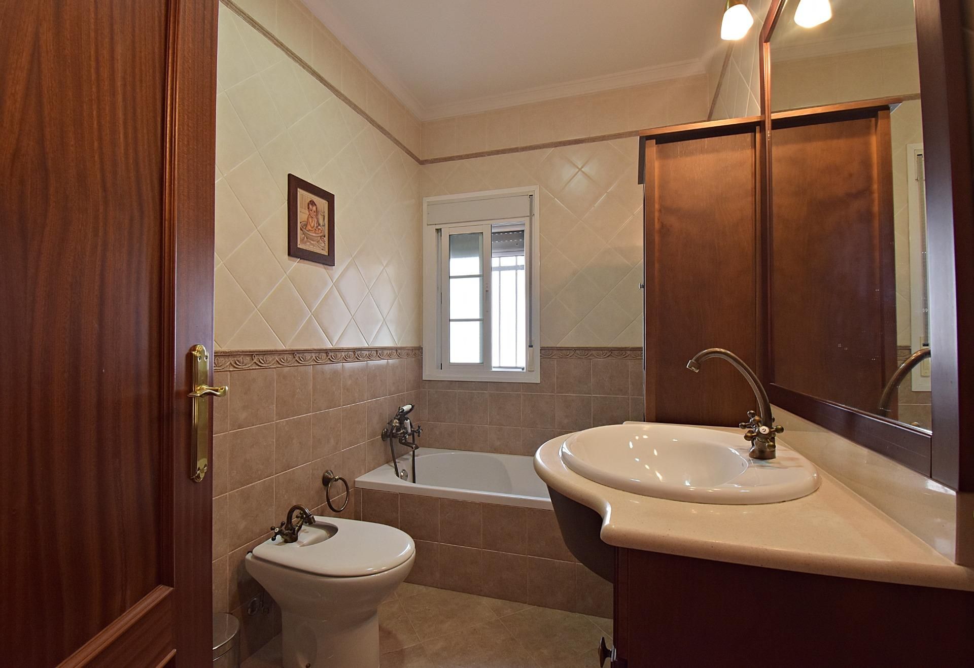 Bany de Casa o xalet en venda en Jerez de la Frontera amb Aire condicionat i Jardí privat