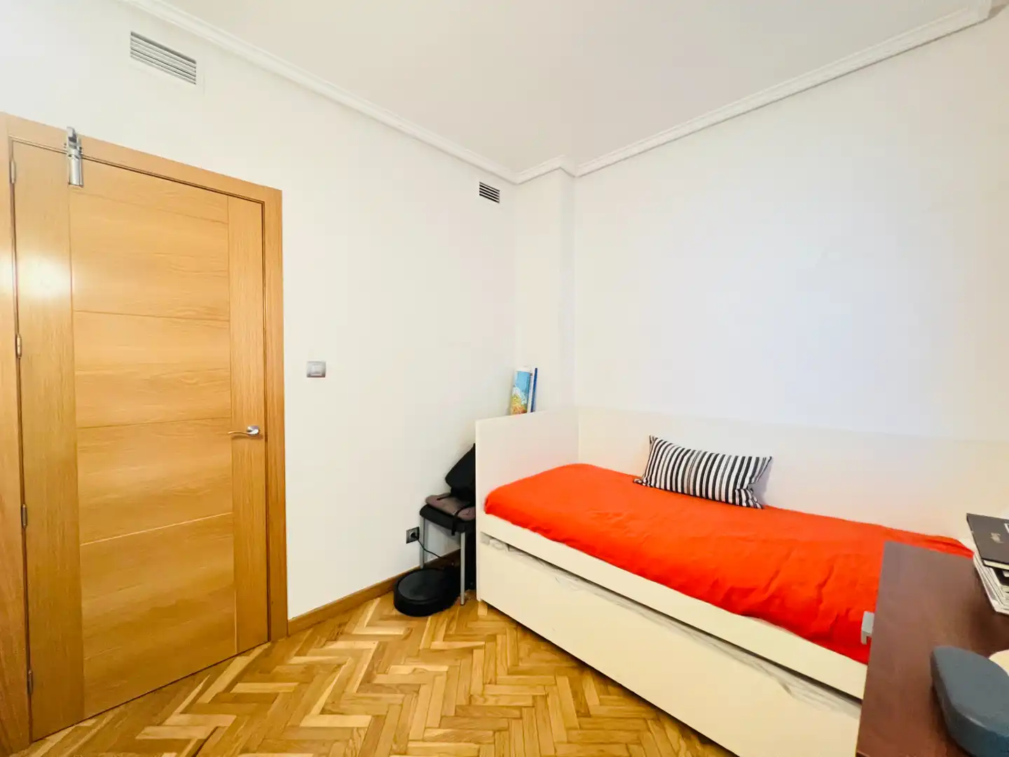 Bedroom of Flat for sale in Zaragoza  with Air Conditioner, Heating and Parquet flooring