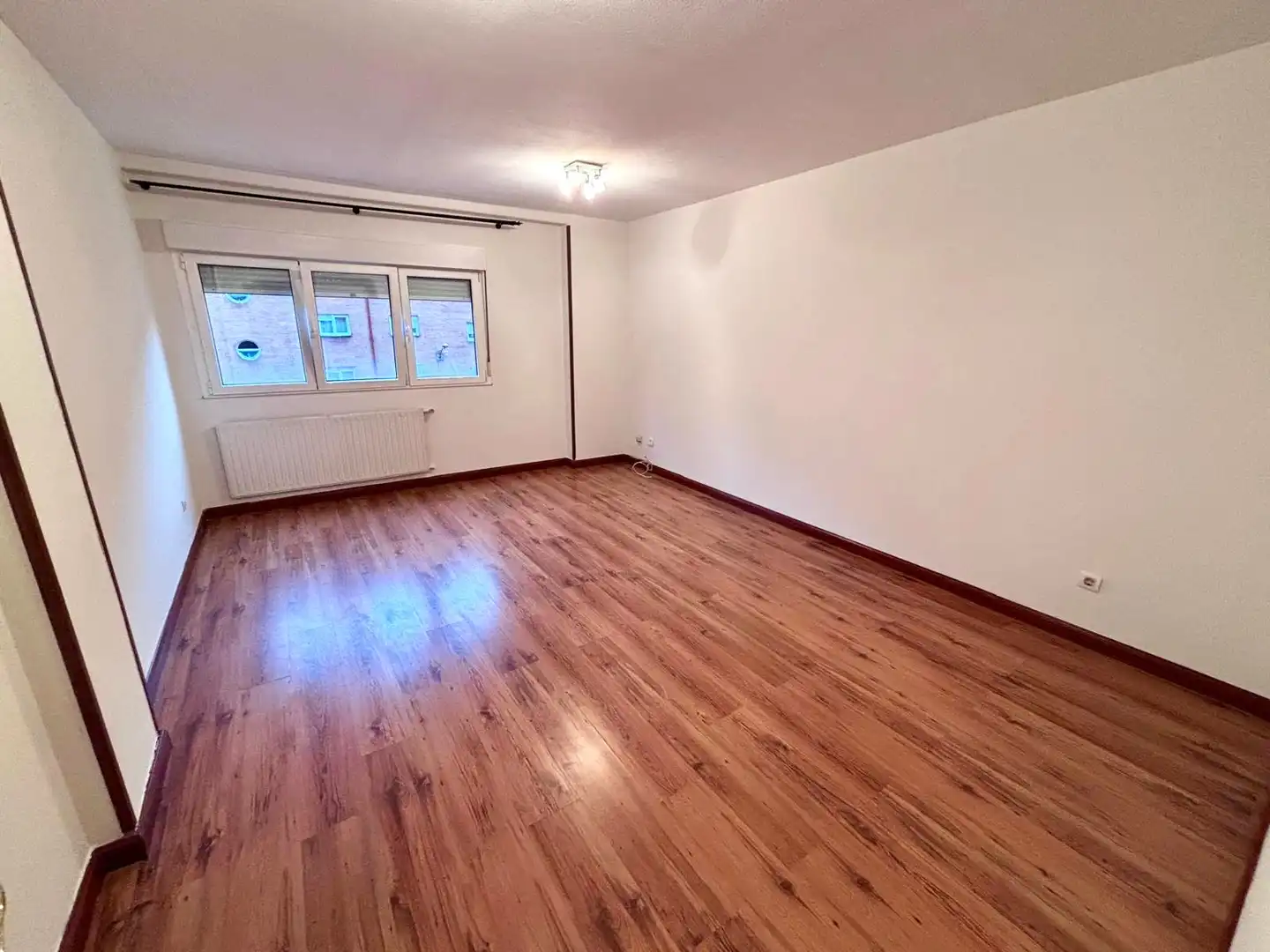Sala d'estar de Pis en venda en Gijón  amb Calefacció, Parquet i Terrassa