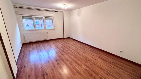 Foto 4 de Piso en venta en El Natahoyo, Gijón