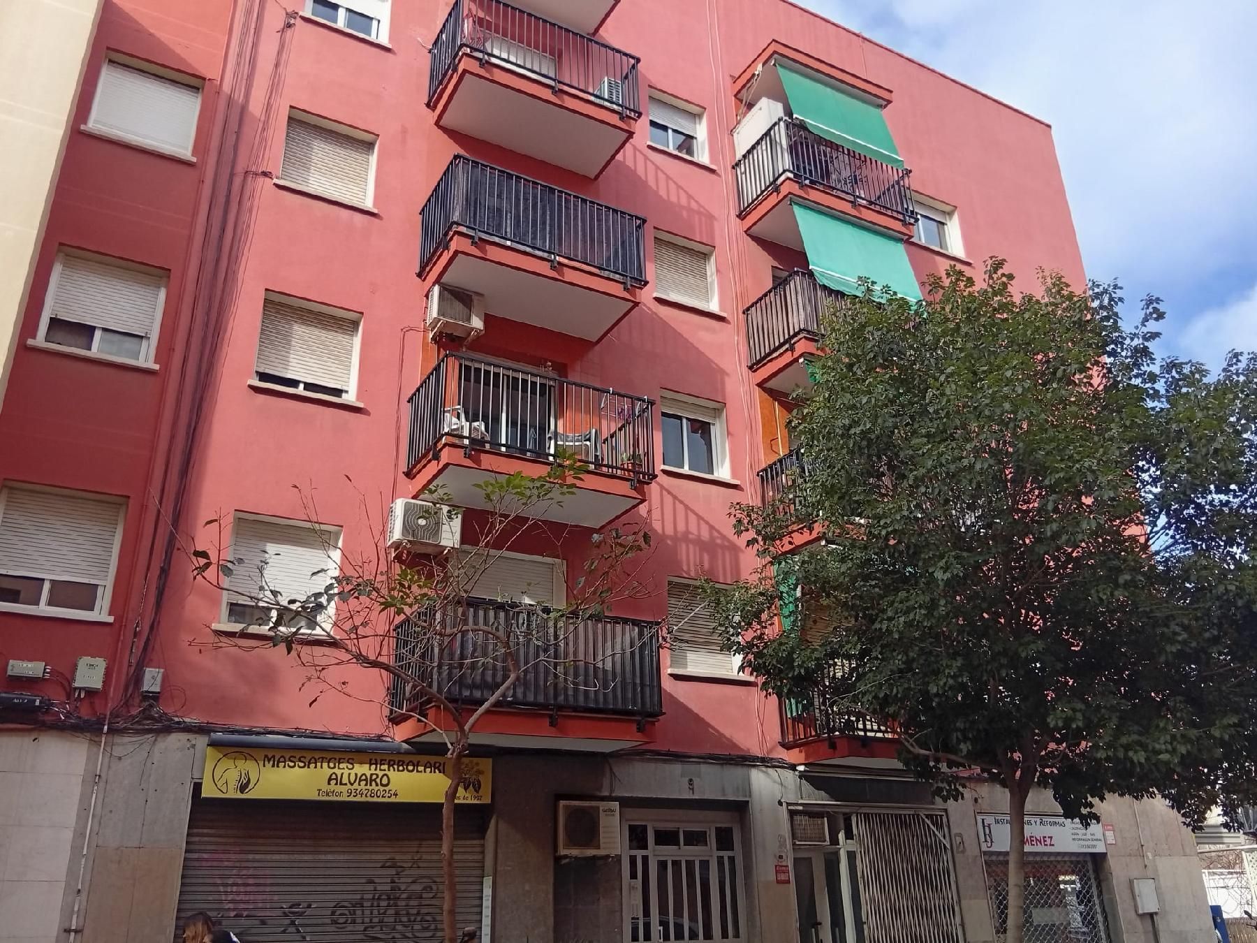 Vista exterior de Pis en venda en Cornellà de Llobregat