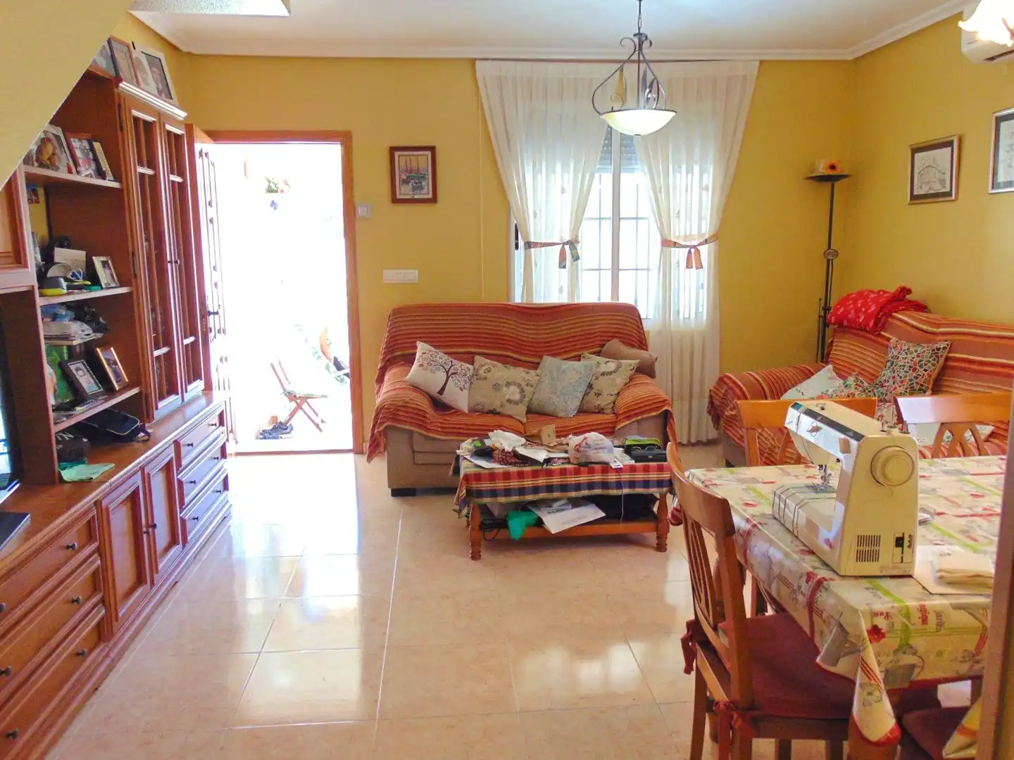 Sala d'estar de Casa adosada en venda en Pilar de la Horadada amb Aire condicionat, Calefacció i Jardí privat