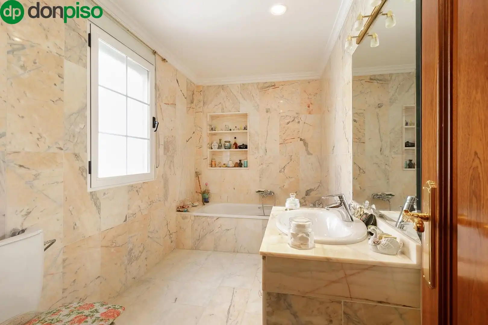 Bathroom of Houses for sale in Granada  with Private garden, Terrace and Storage room