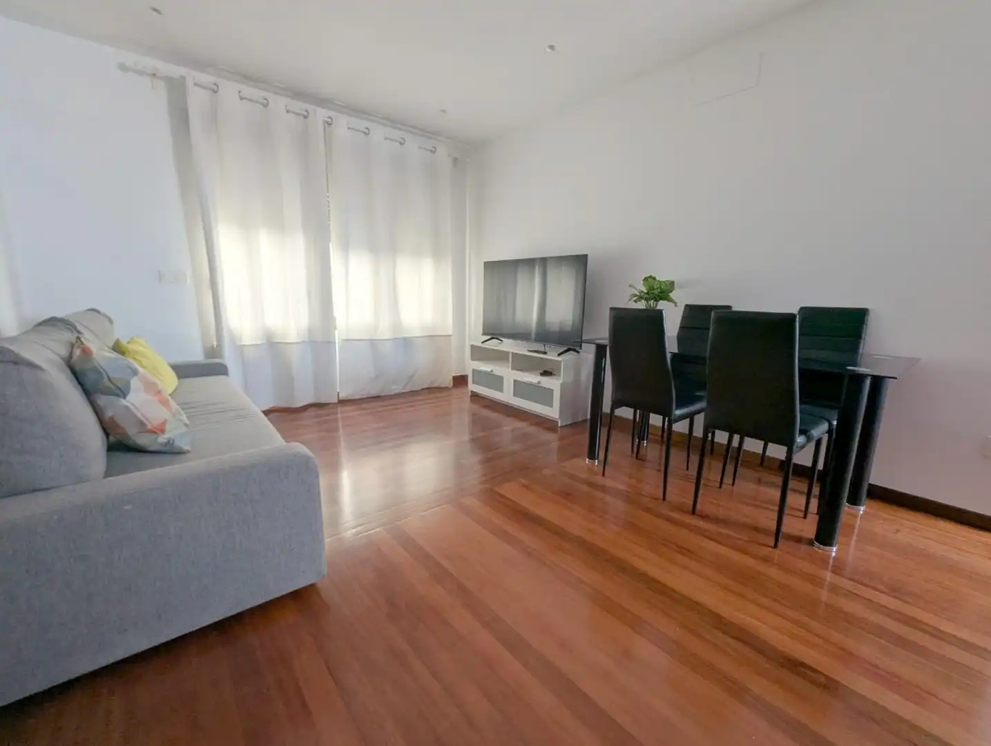Wohnzimmer von Dachboden zur Miete in Oviedo  mit Heizung, Möbliert und Balkon