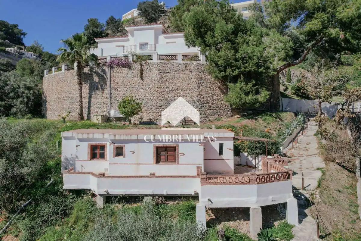 Vista exterior de Casa o xalet en venda en Almuñécar amb Calefacció, Jardí privat i Terrassa