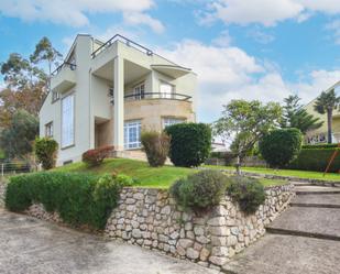 Vista exterior de Casa o xalet en venda en A Laracha   amb Terrassa i Balcó