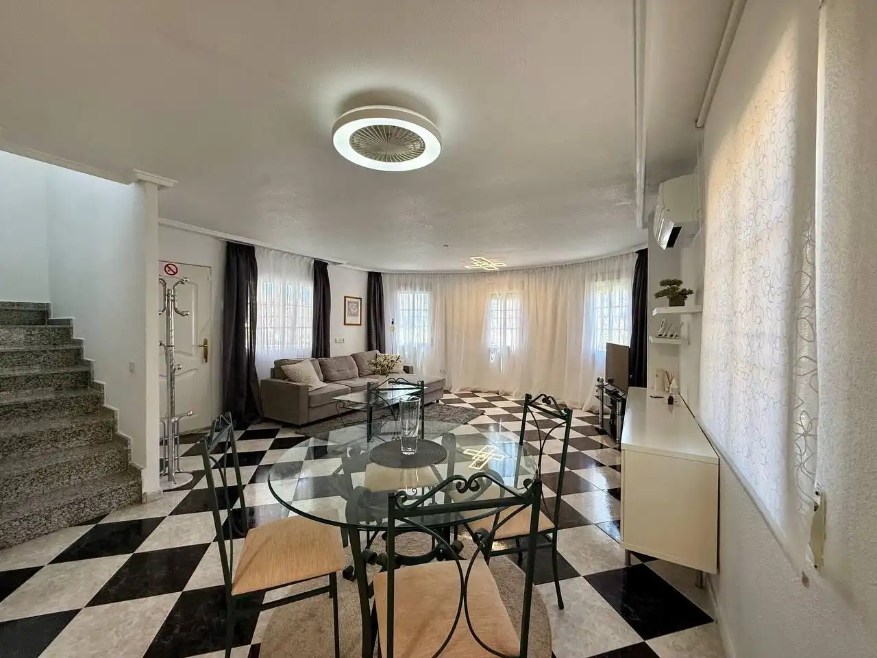 Sala d'estar de Casa o xalet en venda en Orihuela amb Aire condicionat, Calefacció i Jardí privat