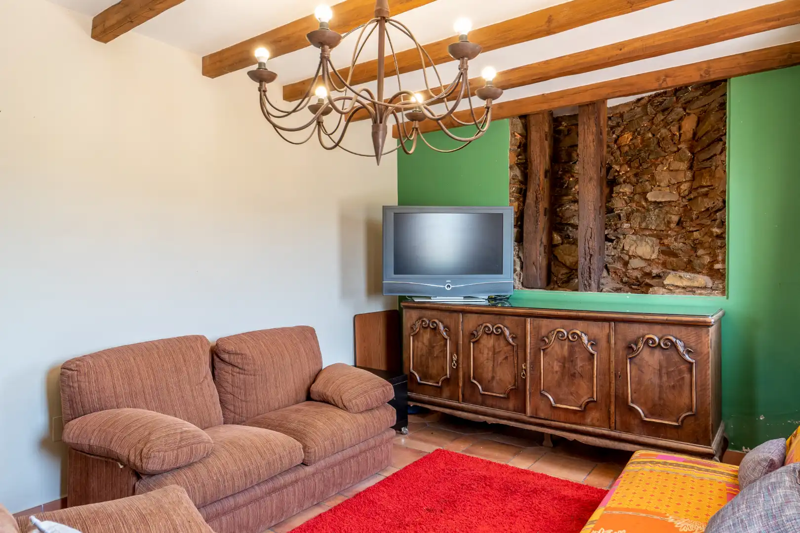 Sala d'estar de Finca rústica en venda en Casabermeja amb Jardí privat, Moblat i Forn