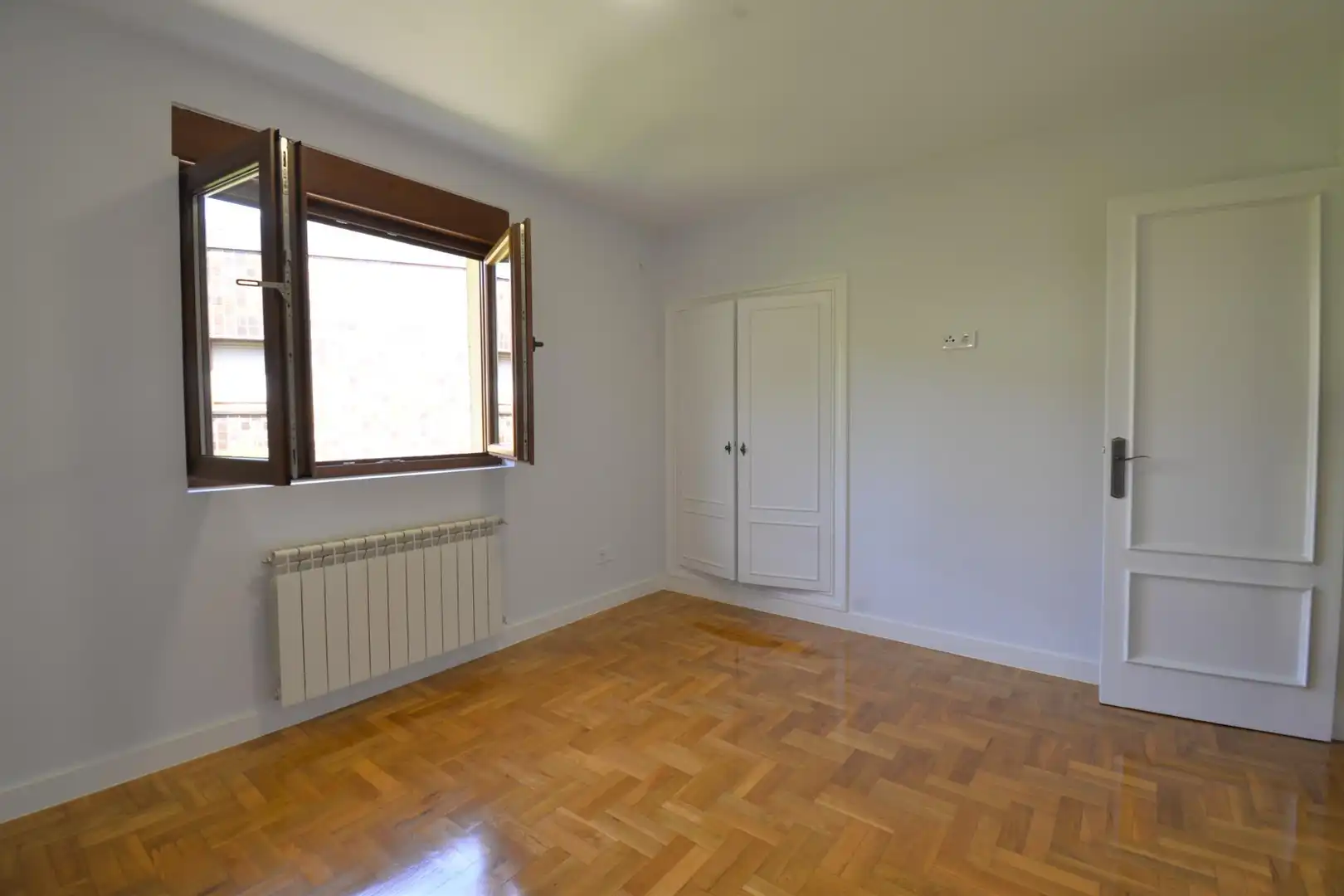 Schlafzimmer von Haus oder Chalet zur Miete in Oviedo  mit Abstellraum