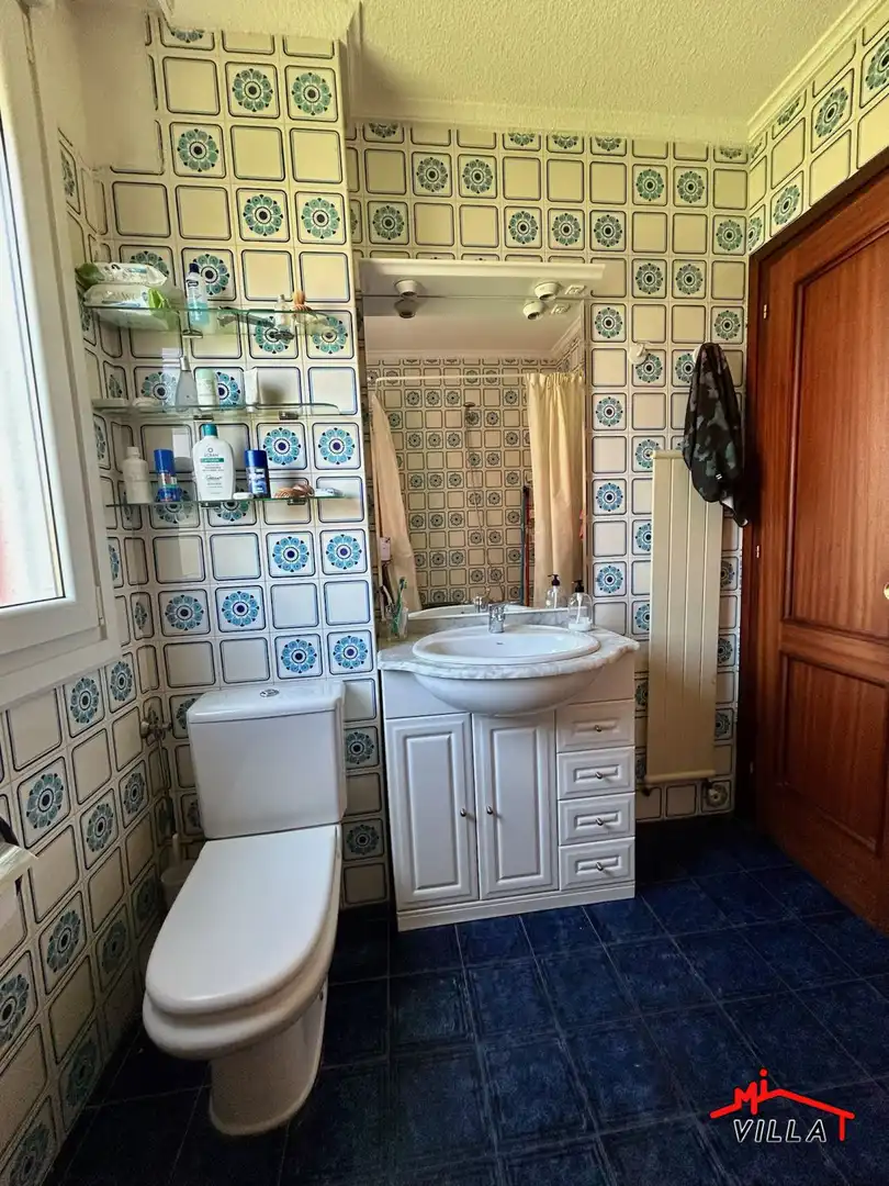 Bathroom of Flat for sale in Laredo  with Heating, Terrace and Balcony