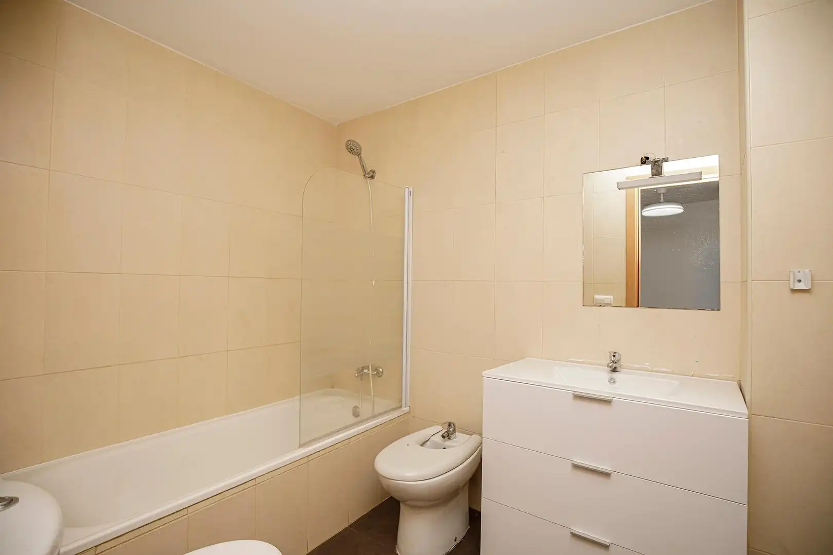 Bany de Apartament de lloguer en Girona amb Parquet