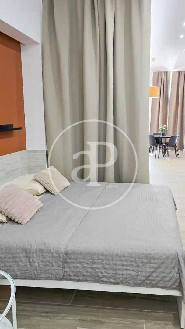 Bedroom of Flat for sale in Valencia  with Air Conditioner, Heating and Furnished