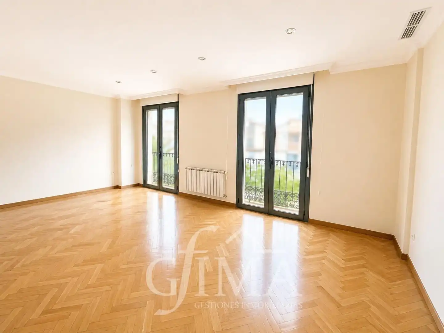 Bedroom of Flat for sale in Tomelloso  with Air Conditioner, Heating and Parquet flooring