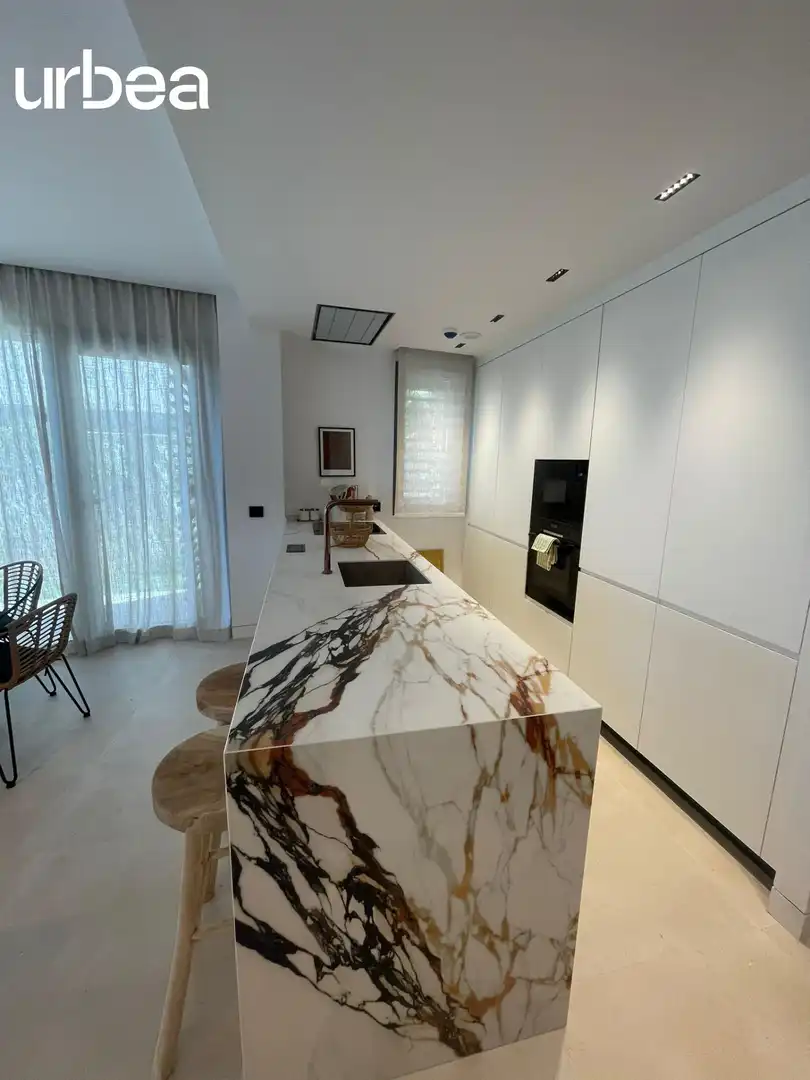 Cuina de Dúplex en venda en Málaga amb Aire condicionat, Calefacció i Jardí privat
