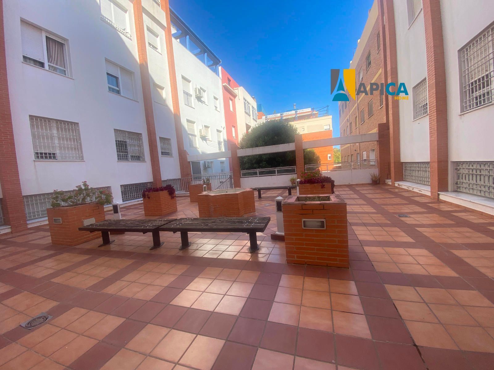 Vista exterior de Pis en venda en El Puerto de Santa María amb Aire condicionat i Terrassa