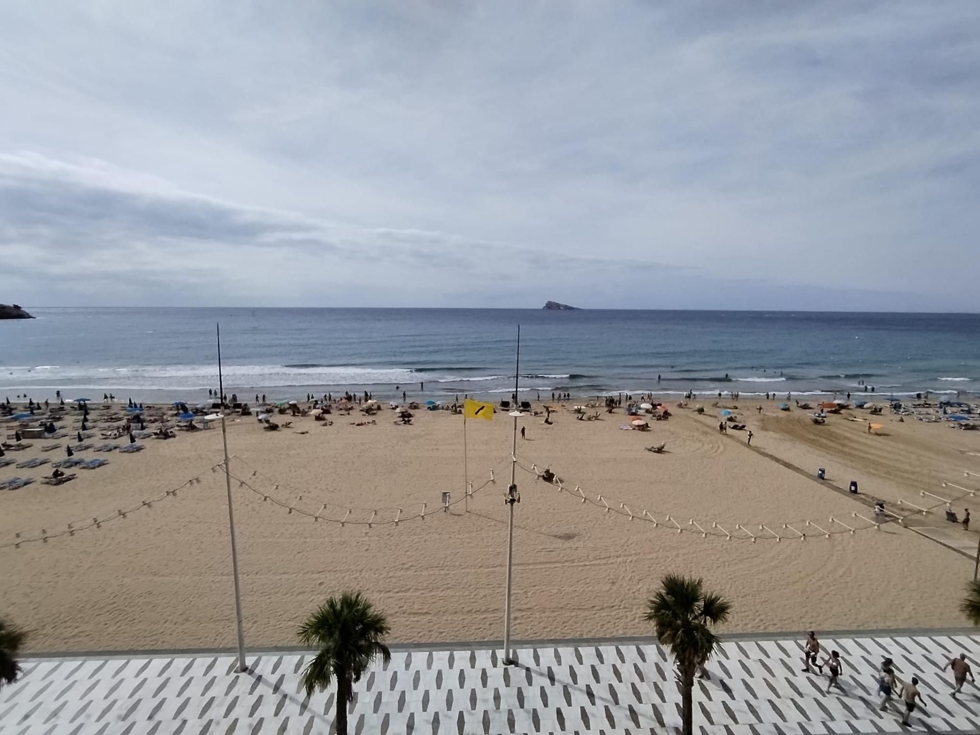 Vista exterior de Apartament en venda en Benidorm amb Jardí privat, Terrassa i Piscina comunitària