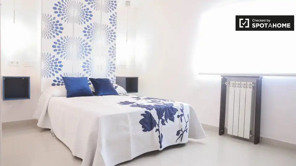 Bedroom of Flat for rent in Valencia  with Air Conditioner, Heating and Furnished