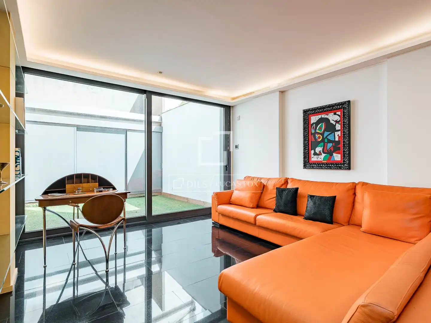 Sala d'estar de Casa o xalet en venda en Barcelona amb Aire condicionat, Calefacció i Terrassa