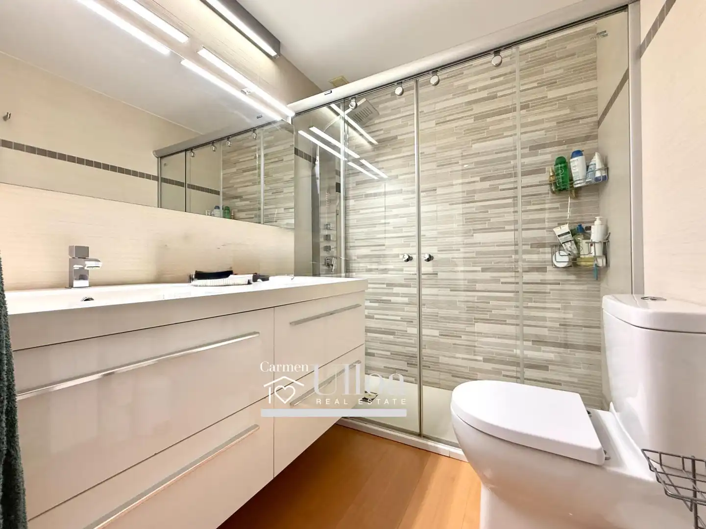 Baño de Apartamento en venta en Alicante / Alacant con Aire acondicionado, Calefacción y Jardín privado